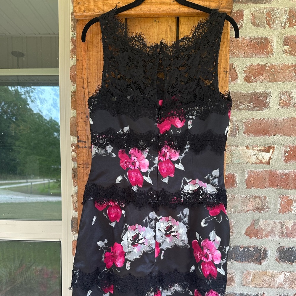 White House black market black floral silk and lace dress. Size 6 EUC